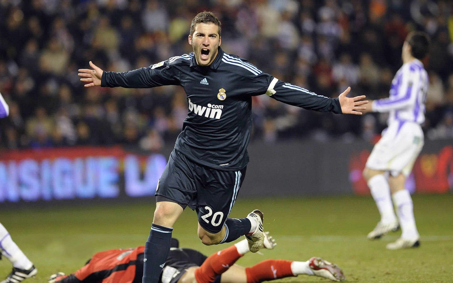 _火箭队迎战强敌，奋勇争胜_，火箭队伍